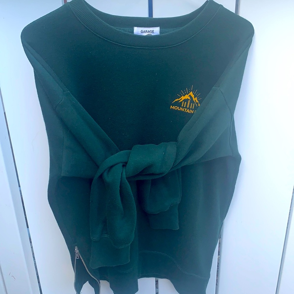 Garage ladies sweatshirt Hunter green Yellow mountain picture size medium